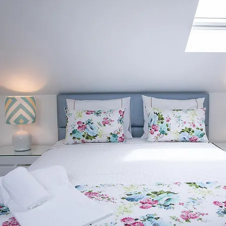 Real Holidays アパート *