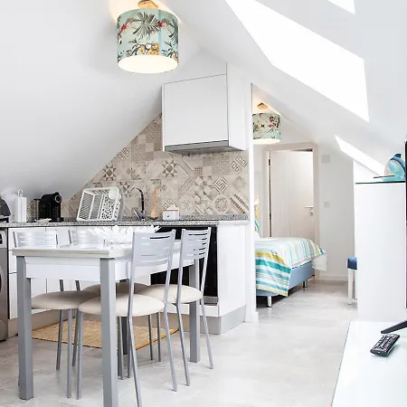 Real Holidays アパート ナザレ