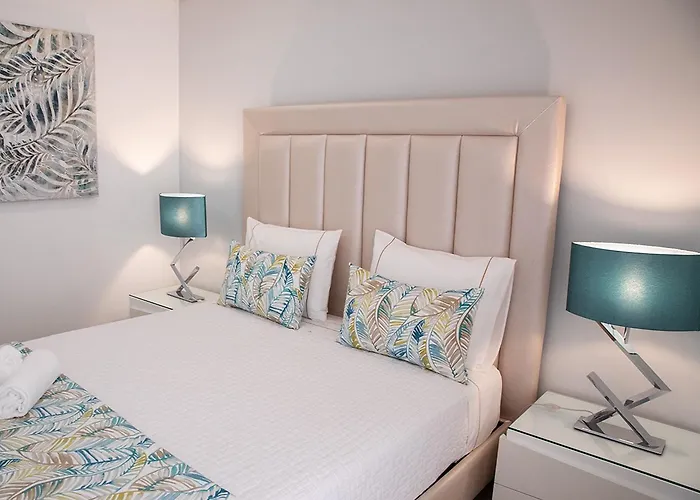 Real Holidays * נאזרה