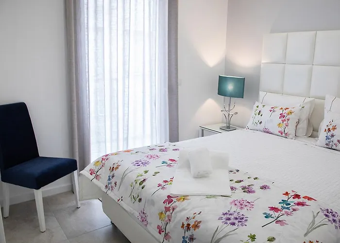 Real Holidays נאזרה