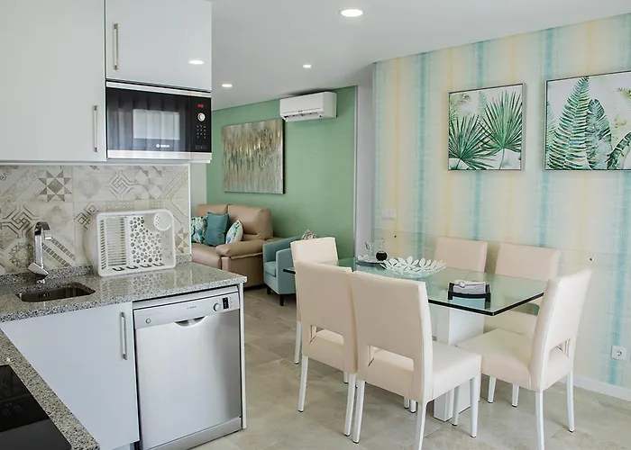 Real Holidays נאזרה